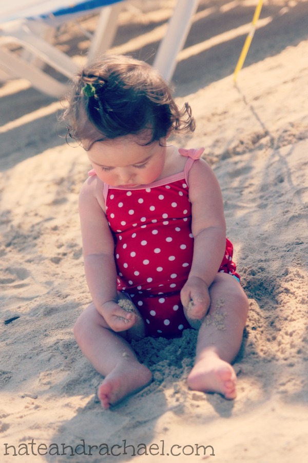 Baby beach bum--The best tips for taking baby to the beach! 