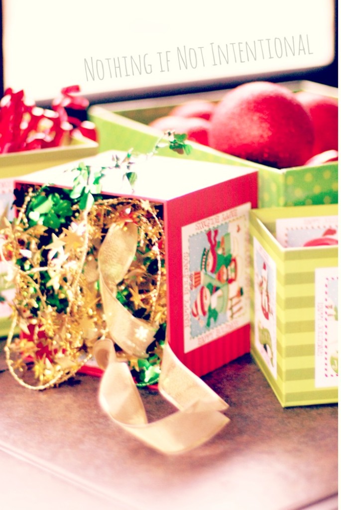 Christmas discovery boxes--simple, sweet, and FREE way for babies, toddlers, and preschoolers to play at Christmastime.