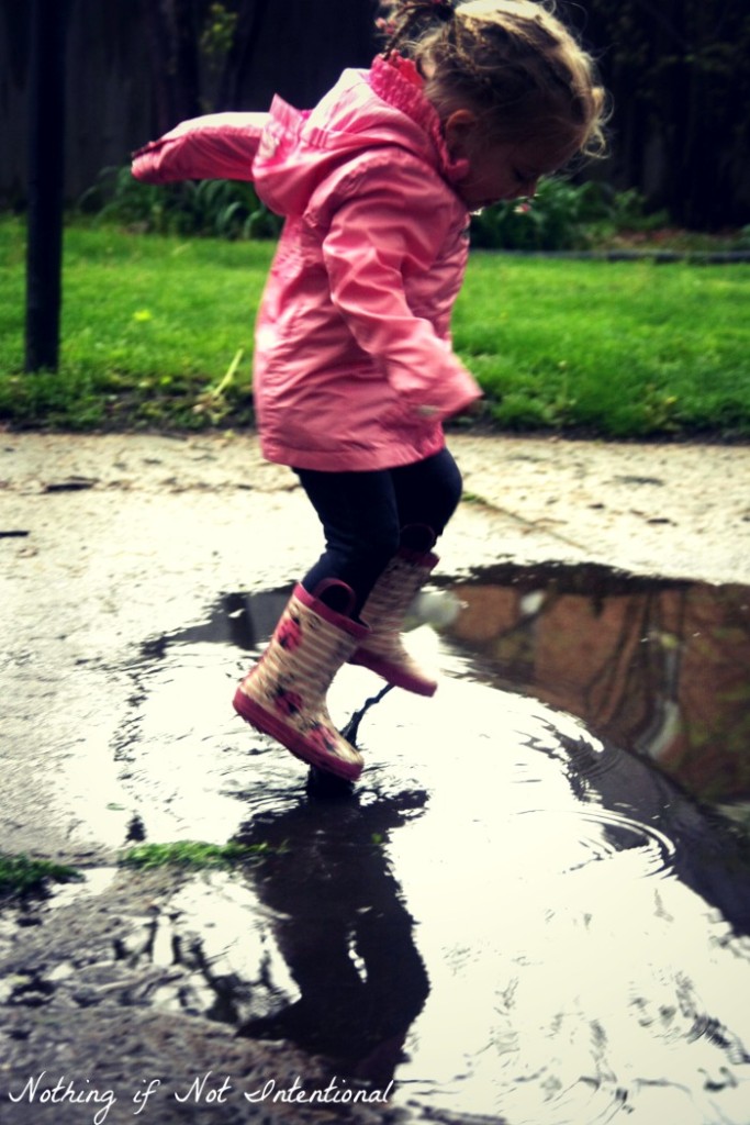 Don't let the rain get you down! 10 ideas for playing outside on a rainy day. 