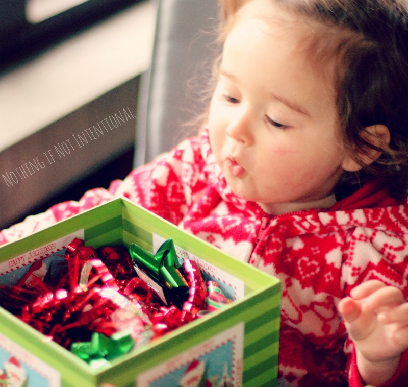 Christmas Discovery Boxes--Simple and FREE Christmas play idea. 